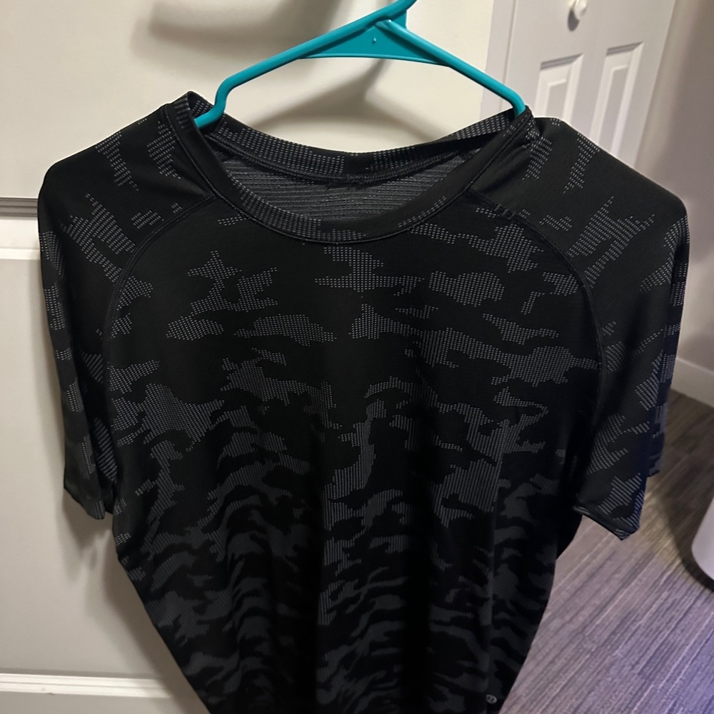 Men’s Metal Vent Tech Short-Sleeve Shirt